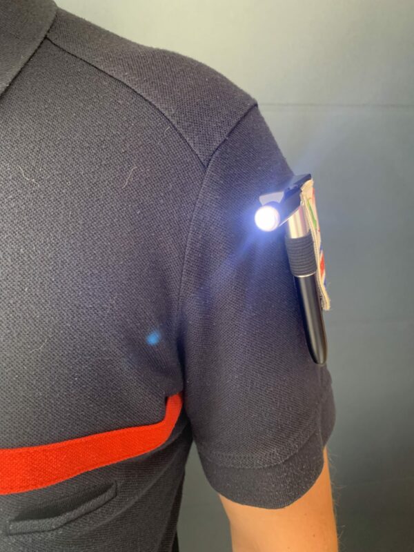 Porte-stylo écusson avec stylo LED – Image 3