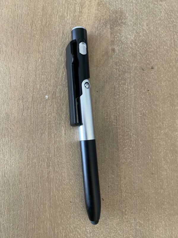 Porte-stylo écusson avec stylo LED – Image 5