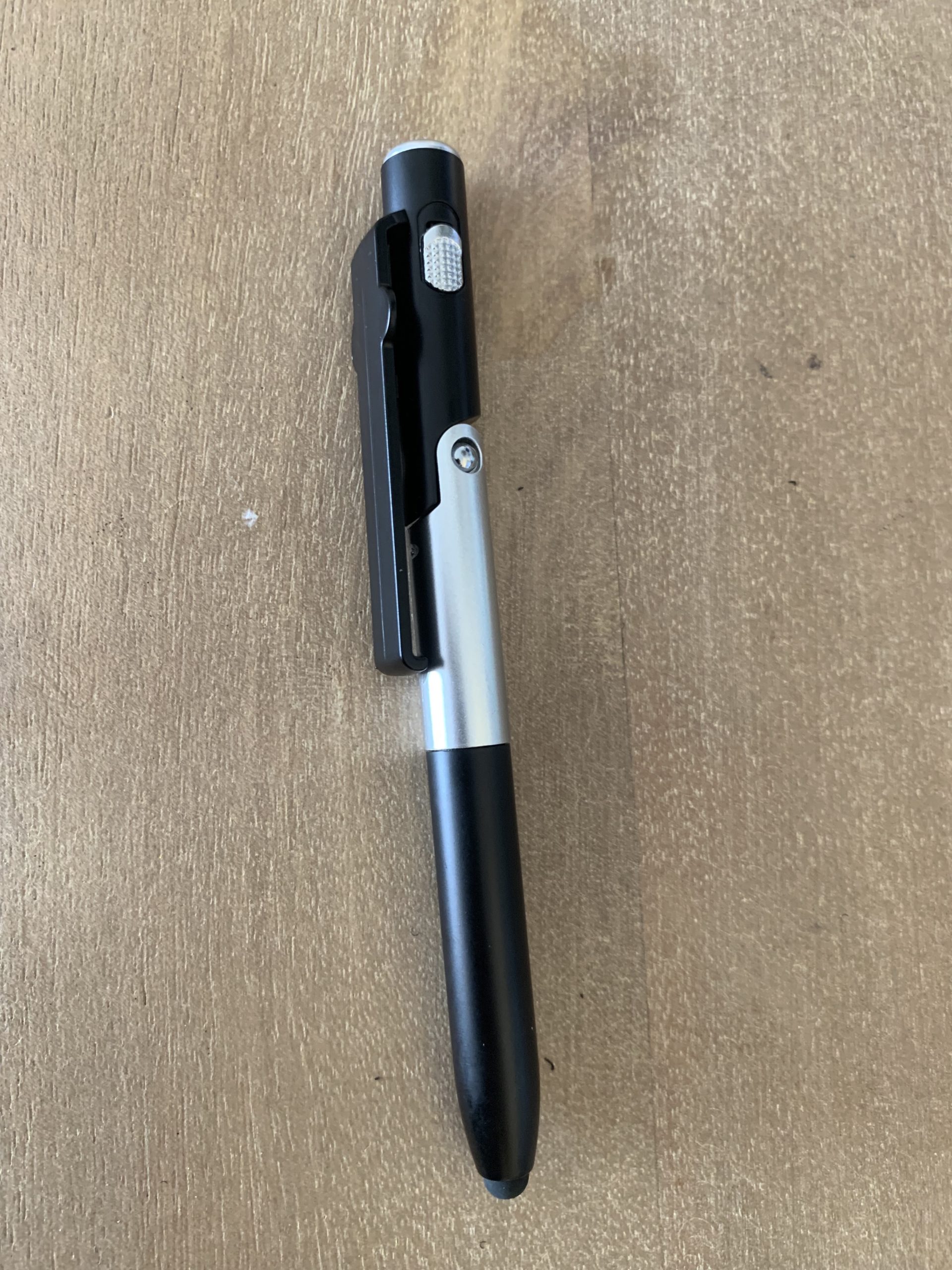 Porte-stylo écusson avec stylo LED