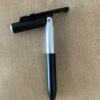 Porte-stylo écusson avec stylo LED – Image 6