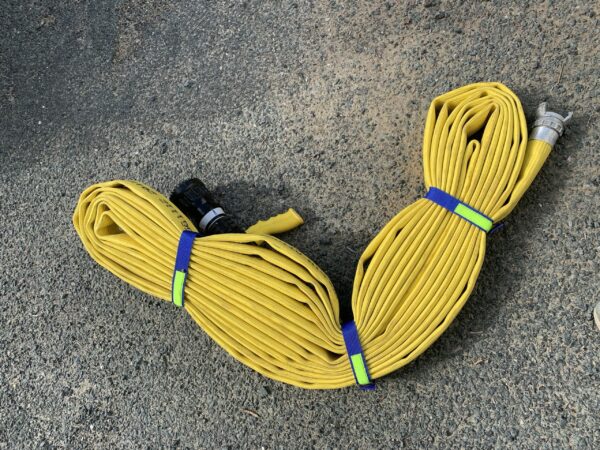 Attache tuyaux en écheveaux par 3