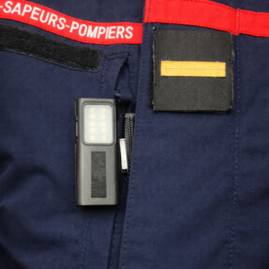 Petite lampe rechargeable LED avec accroche pour veste TSI ou veste de feu