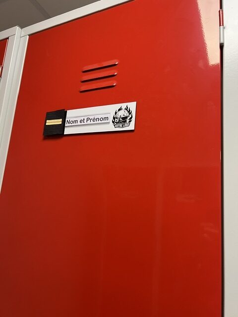 Plaque aimantée pour casier pompiers avec logo personnalisé – Image 2
