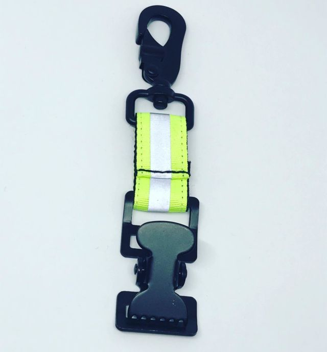 Porte-gants à retrouver sur le site www.fireisland.fr #pompier #pompiers #sapeurpompiervolontaire #sapeurpompier #sapeurspompiers #spv #pompier🚒 #pompiersparis #firefighter #fireman