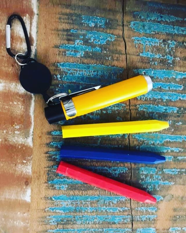 Kit de reconnaissance. Kit craie de marquage pour reconnaissance incendie, secours routier. 
Permet de marquer sur différents supports (bois, métal, murs, plastique….)
Le kit comprend le porte-craie, 2 craies (couleurs au choix), un enrouleur et mousqueton, un scratch 3 anneaux. 

Retrouvez le produit sur le lien

https://www.fireisland.fr/index.php/produit/kit-craie-avec-enrouleur/  #sapeurspompiers #sapeurpompier #pompiers #pompier #fpt #vsav #feu #fire #sdis #pompiers13 #bmpm #bspp #fptl #pompiersdeparis #pompiervolontaire #spv #pompierdefrance  #firefighter #fireman #marinpompier #caserne #intervention #feudeforet #sdis #pompiersdefrance🚒 #pompierparis