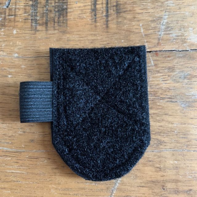 Porte stylo écusson, à scratcher entre le vêtement et l'écusson
à retrouver sur la boutique : https://www.fireisland.fr/index.php/produit/porte-stylo-a-scratcher/  #sapeurspompiers #sapeurpompier #pompiers #pompier #fpt #vsav #feu #fire #sdis #pompiers13 #bmpm #bspp #fptl #pompiersdeparis #pompiervolontaire #spv #pompierdefrance  #firefighter #fireman #marinpompier #caserne #intervention #feudeforet #sdis #pompiersdefrance🚒 #pompierparis